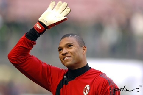 有惊无险，小麦和孔蒂所乘飞机警告灯误报导致飞机迫降