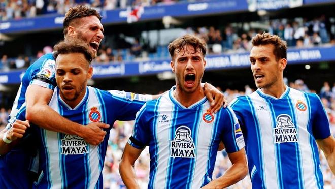 太猛了！随着曼城3-0横扫，英超积分榜如下：枪手仅剩两分优势！