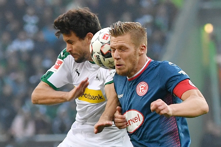 湖人浓眉哥关键封盖力助球队获胜