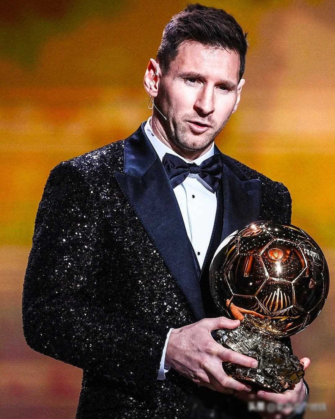 男子下棋时吸烟不慎引燃衣物