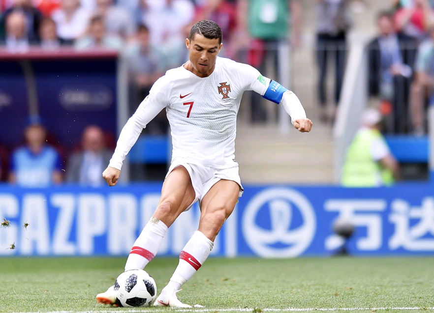 新鹏城推出与深圳本土潮流品牌COSTS联名限定球衣，售价799元