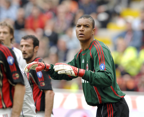 波媒：莱万与巴萨均未确定是否续约，将等到明年再做决定