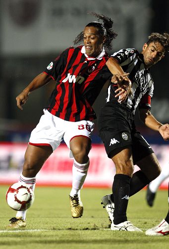 排球王莱昂+科门达+萨萨克 三巨头续约 冲击波超新赛季