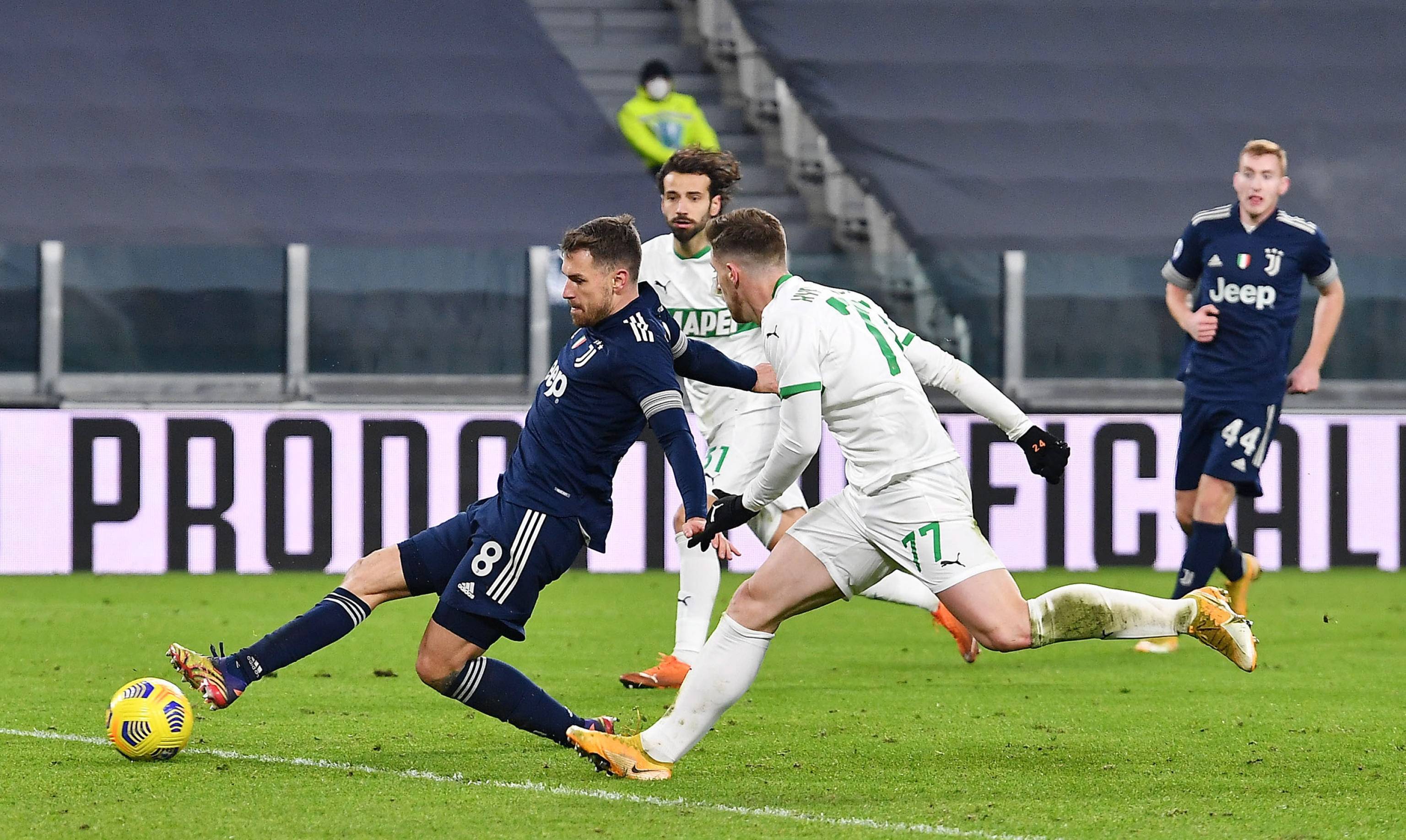 阿斯：皇马不会强行引入中场球员，勉强补强不如维持现有阵容