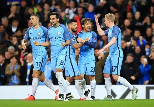 火爆，辽超总决赛大连队vs本溪队共有55678名观众观战